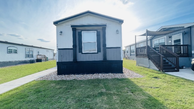 Building Photo - 2804 Halite Bend