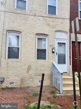 Building Photo - 555 Roberts St