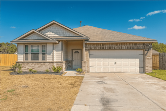 Building Photo - 2220 Cedar Vly Dr