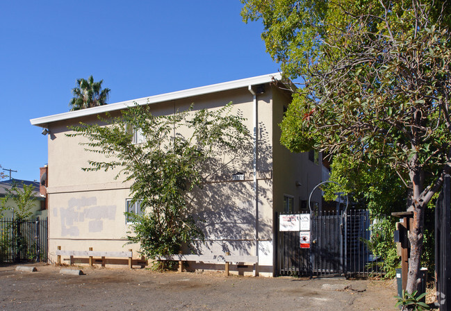 Building Photo - 2335 Boxwood St