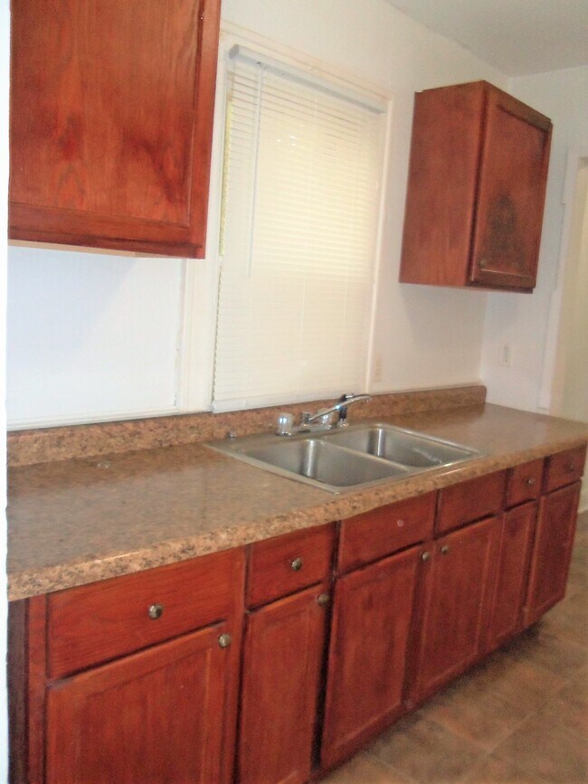 kitchen - 429 Kern St
