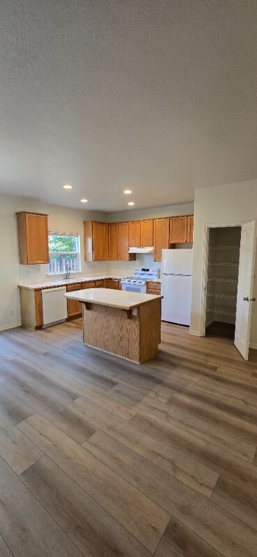 Foto del edificio - 18582 SW Takena Ct