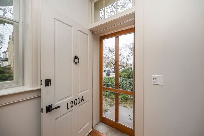 Foto del edificio - 1201 Princess Anne St