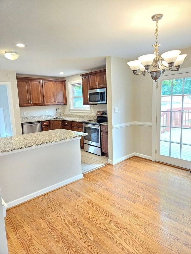 Building Photo - 3 Bedroom 1.5 Ba Brick Rancher Near I-64