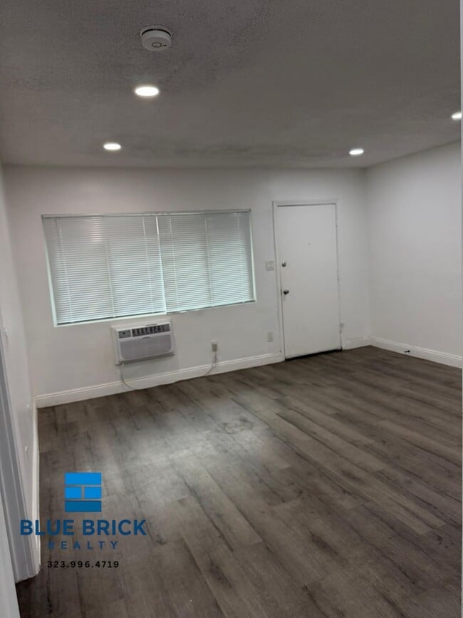 Building Photo - 5739 Halbrent Ave