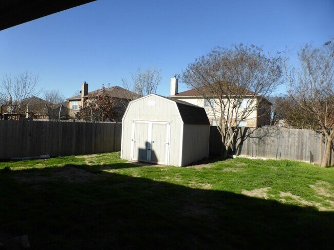 Building Photo - 512 Appaloosa Dr