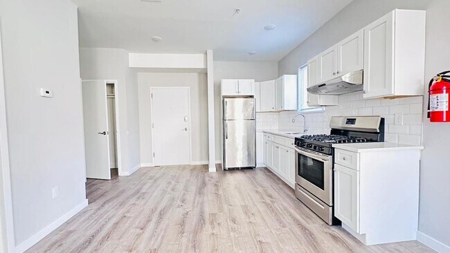 Foto del edificio - 326 E 16th St