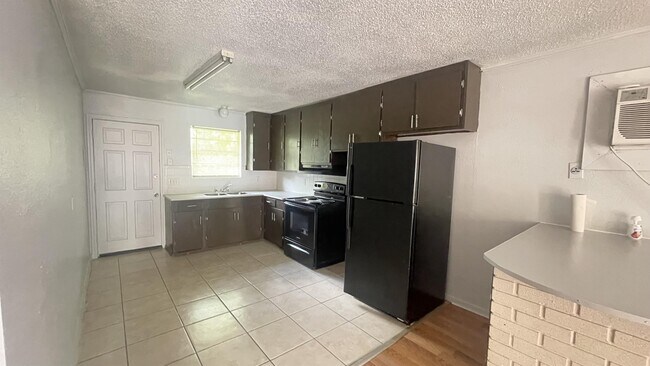 Foto del edificio - 5693 Atlee Ave