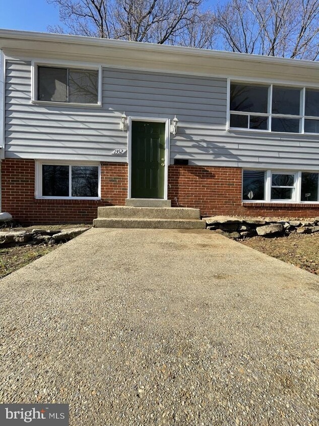 1352 E Longview Dr, Woodbridge, VA 22191 House Rental in Woodbridge