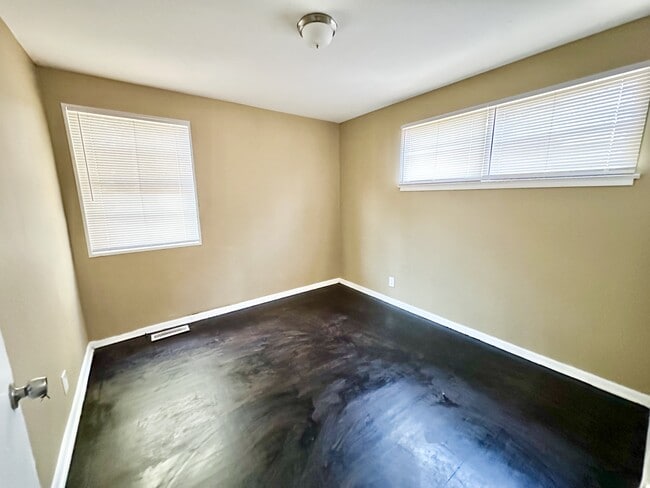 Building Photo - 1136 Broad St