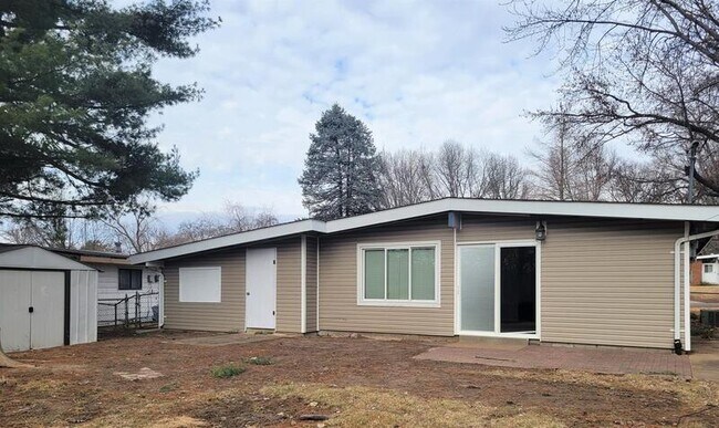Building Photo - 860 St Anthony Ln