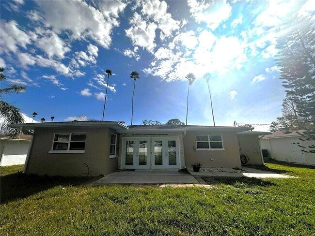 Foto del edificio - 1790 Santa Barbara Dr