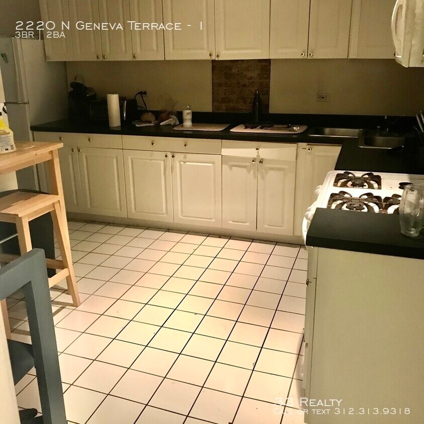 Foto principal - 2220 N Geneva Terrace