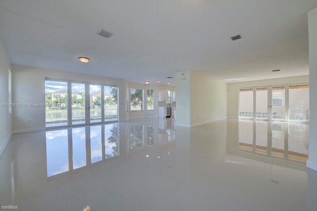 Foto del edificio - 5 br, 3.5 bath House - 15711 SW 53rd Ct