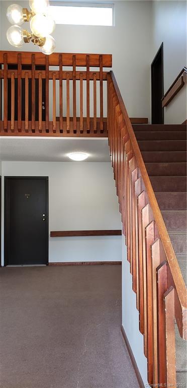 Building Photo - 911 Twin Circle Dr