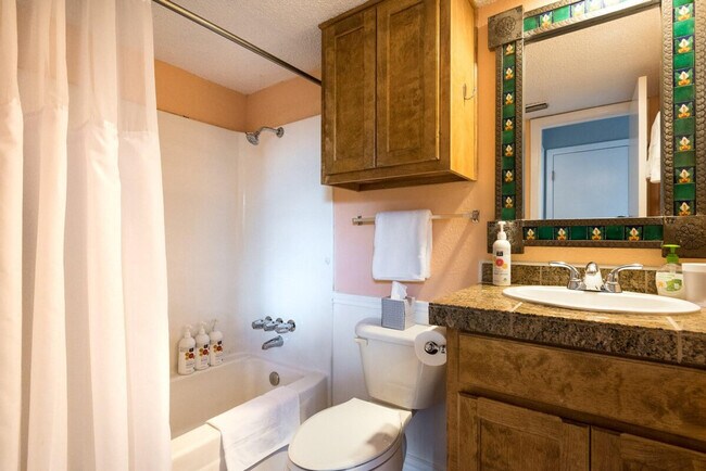 Foto del edificio - 1206 Hollow Creek Dr