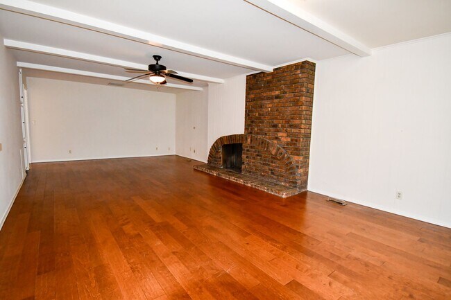 Foto del edificio - Charming 3-Bedroom Home in the Warrenton N...