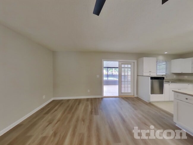 Foto del edificio - 4963 Beige St