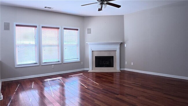 Foto del edificio - 3440 Kentwater Dr