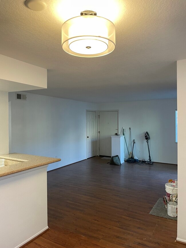 Open floor plan - 4201 Las Virgenes Rd
