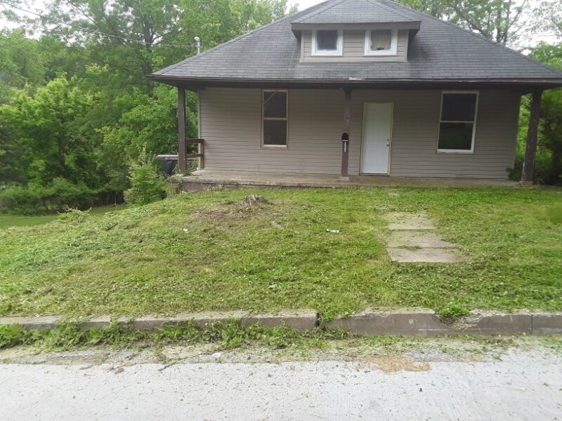Primary Photo - 1122 Madeline St