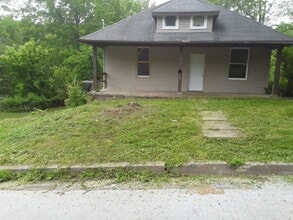 Building Photo - 1122 Madeline St