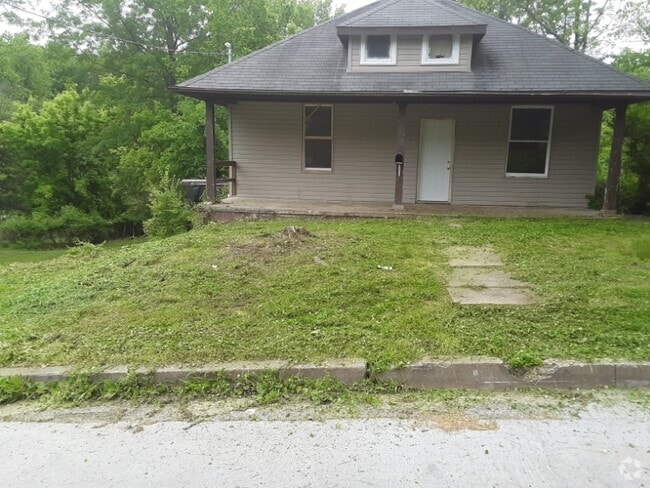 Building Photo - 1122 Madeline St