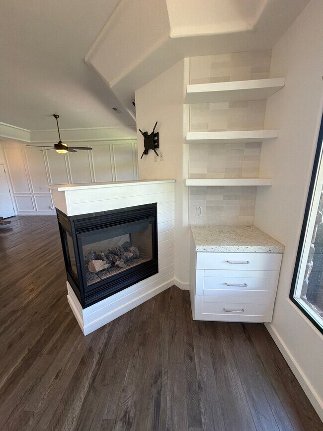 Foto del edificio - 340 N Country Ln