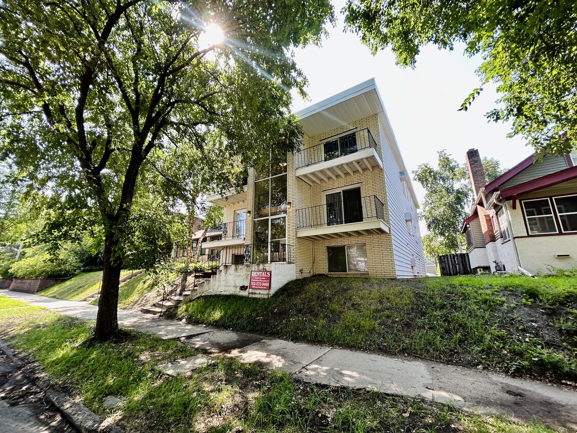 Foto principal - Grand Ave Apartments | 1892