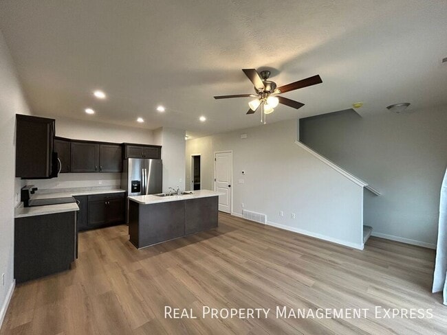 Building Photo - 2 Bedroom 1.5 Bathroom Home for Rent