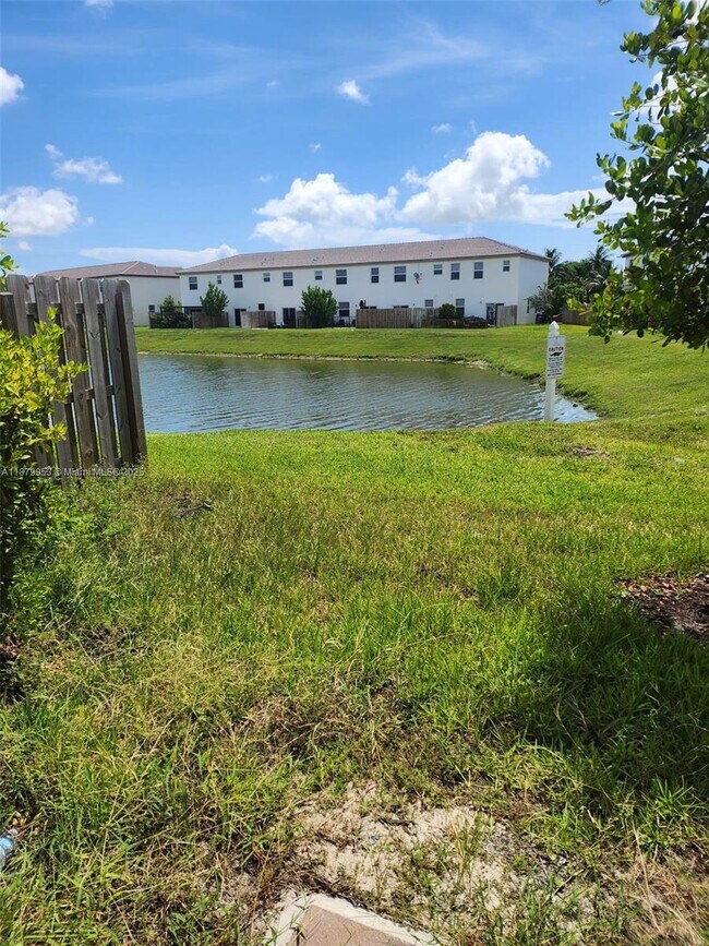 Foto del edificio - 12525 NW 23rd Pl