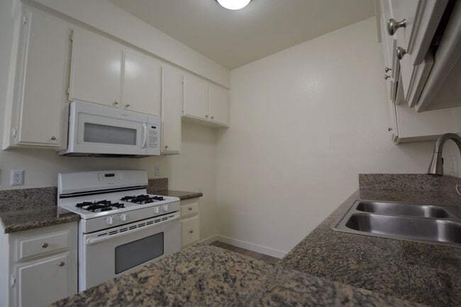 Building Photo - 11107 La Maida St