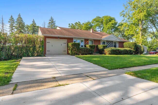 Foto del edificio - 697 Hickory Dr