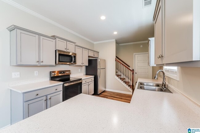 Building Photo - 2554 Summit Park Rd