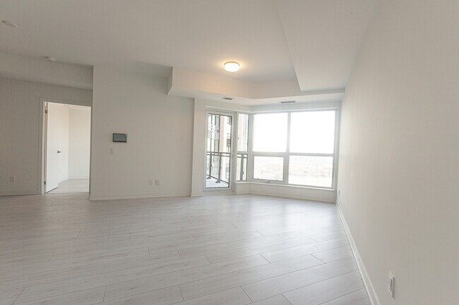 Building Photo - 405 Dundas St W