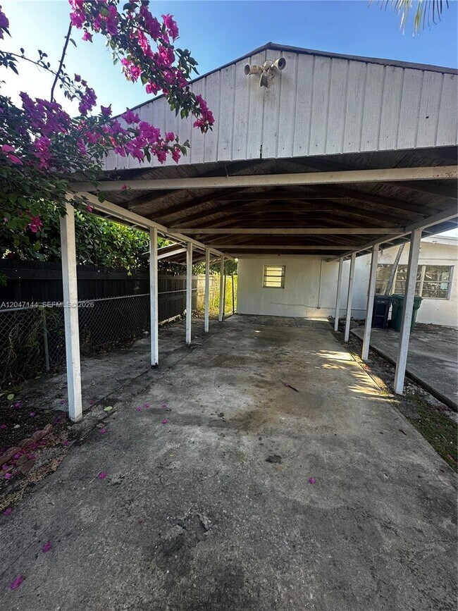 Foto del edificio - 821 SW 2nd St