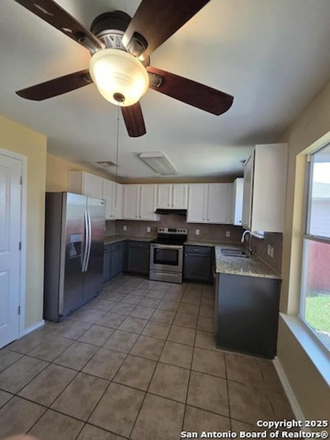 Foto del edificio - 228 Anvil Plz