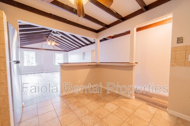 Building Photo - 112 N High St