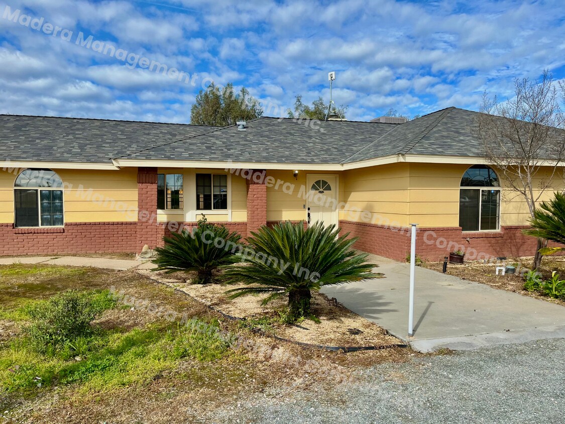 Foto del edificio - 19930 Oakhill Rd