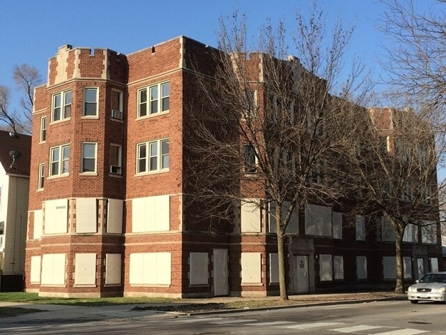 Primary Photo - 935 W Marquette Ave