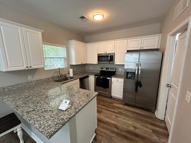Building Photo - 905 Klondale Ave