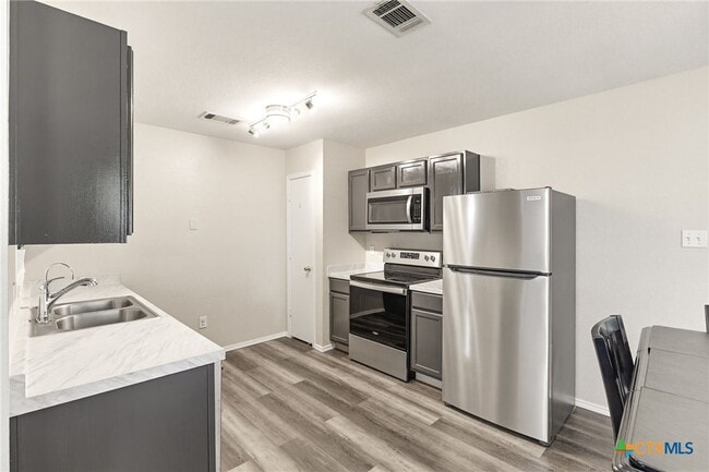 Building Photo - 2607 Thoroughbred Dr