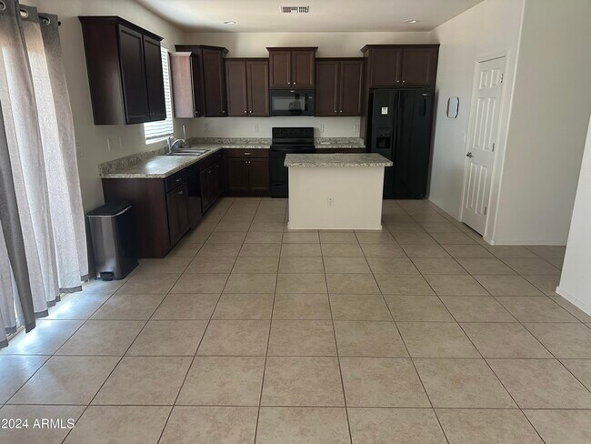 Foto del edificio - 6240 W Evergreen Rd