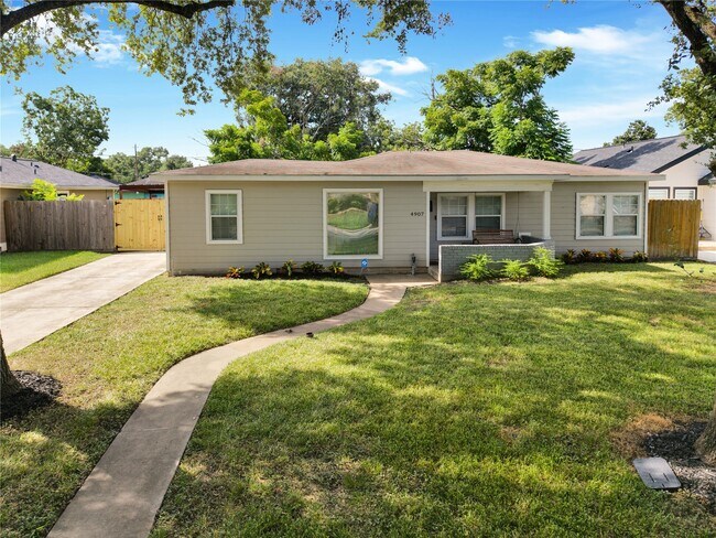 Foto del edificio - 4907 Marietta Ln