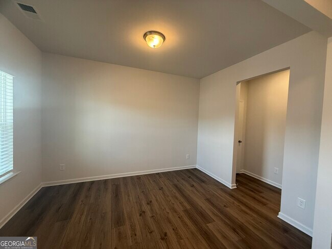 Foto del edificio - 121 Sycamore Ln