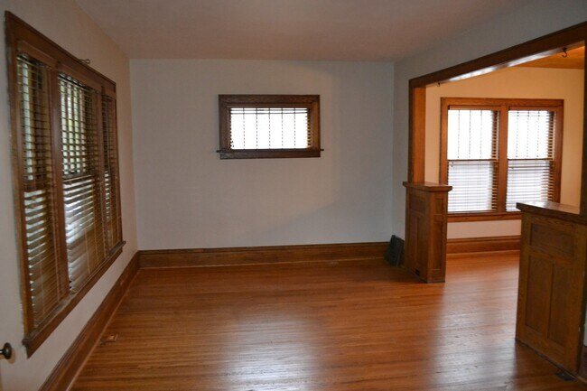 Building Photo - Historic Downtown Single Family Home for R...