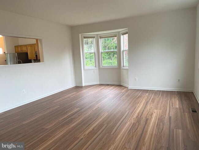 Building Photo - 65 Sire Way
