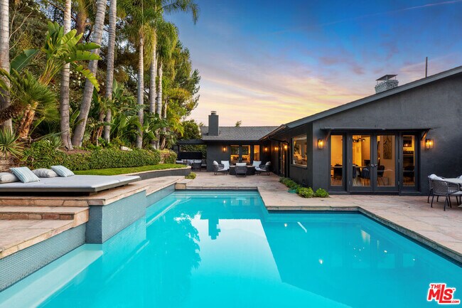 Foto del edificio - 1744 N Doheny Dr