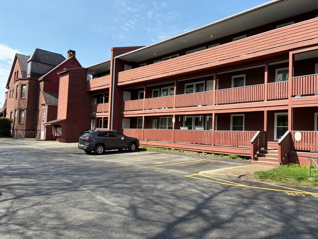 Building Photo - 288 Main St