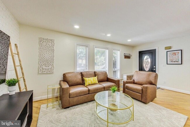 Building Photo - 4814 Hampden Ln